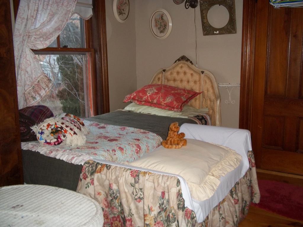 Enchanted Nights Bed & Bath Kittery Phòng bức ảnh