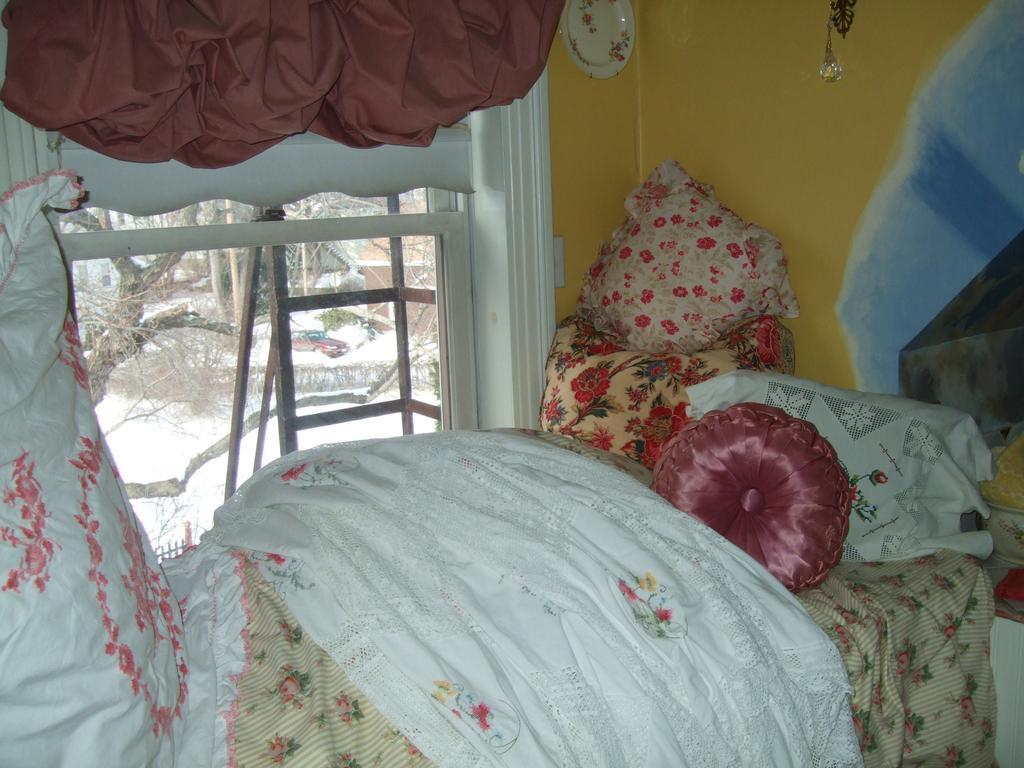 Enchanted Nights Bed & Bath Kittery Phòng bức ảnh
