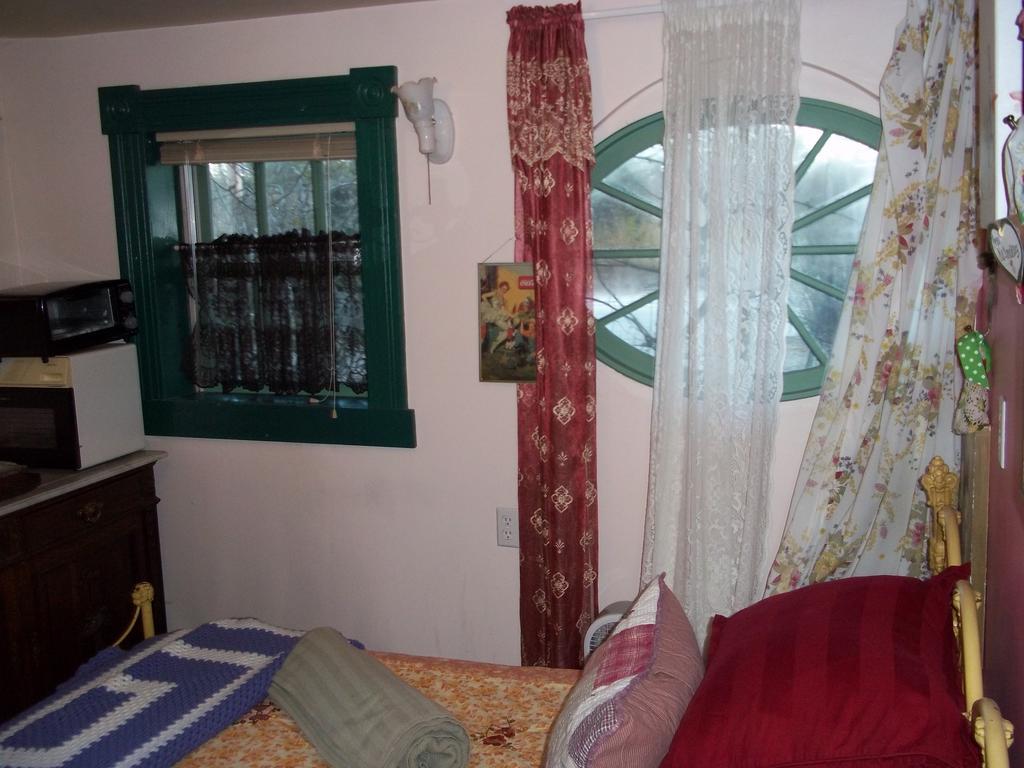 Enchanted Nights Bed & Bath Kittery Phòng bức ảnh